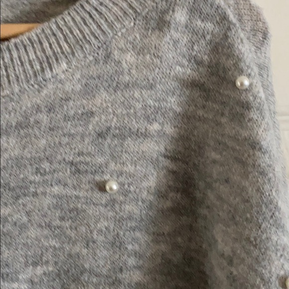 Grey sweater with small pearls - Picture 3 of 4